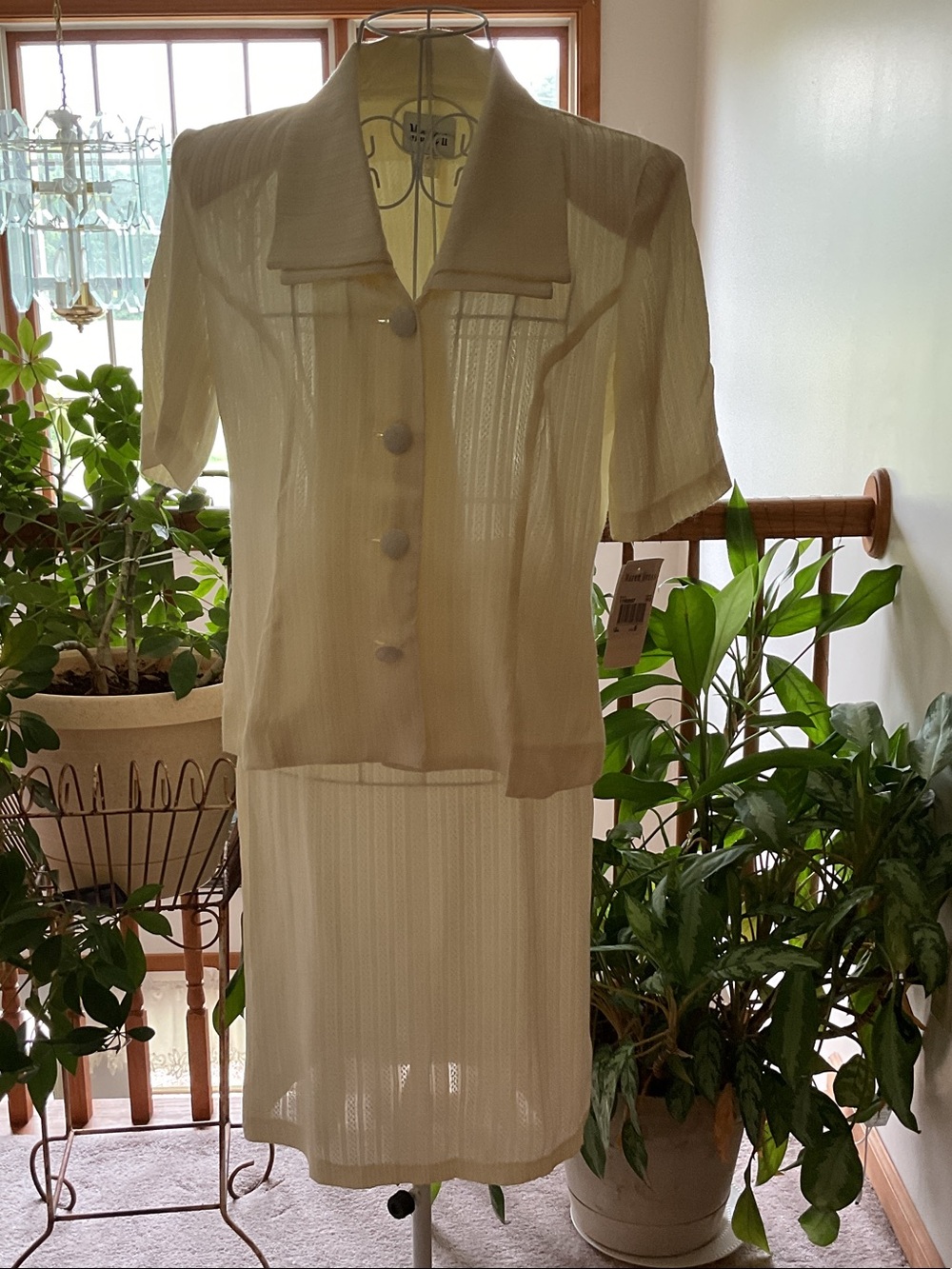 Maren Classic Cream Two-Piece Skirt Set
Size 6 NWT